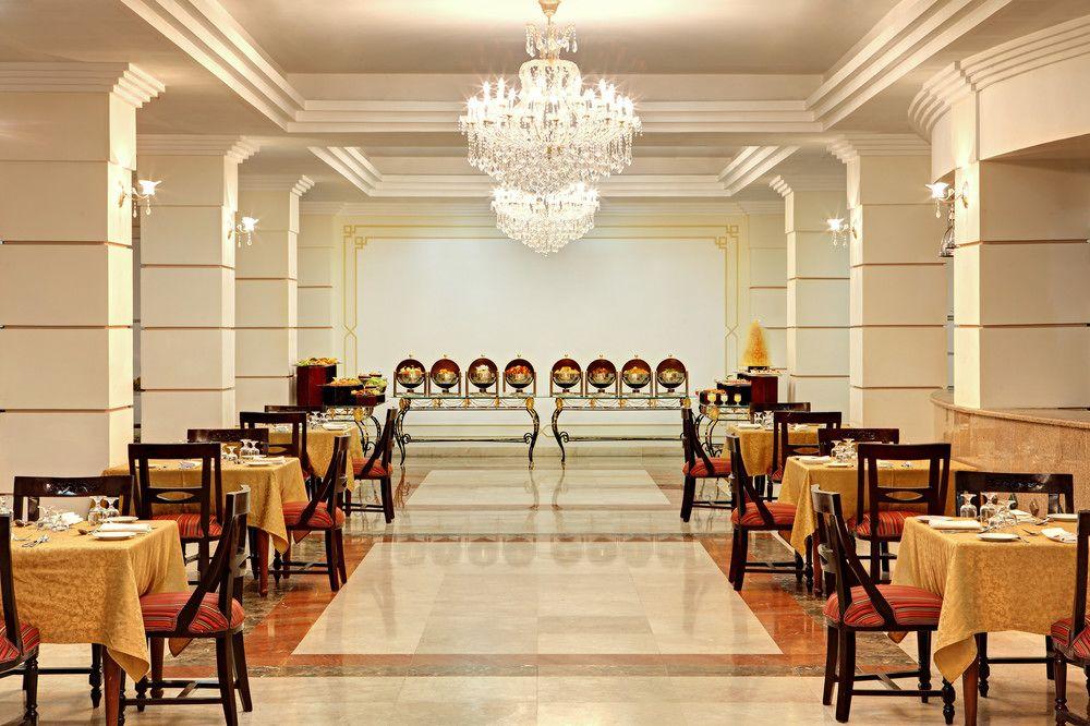 Le Meridien Medina Buitenkant foto The restaurant