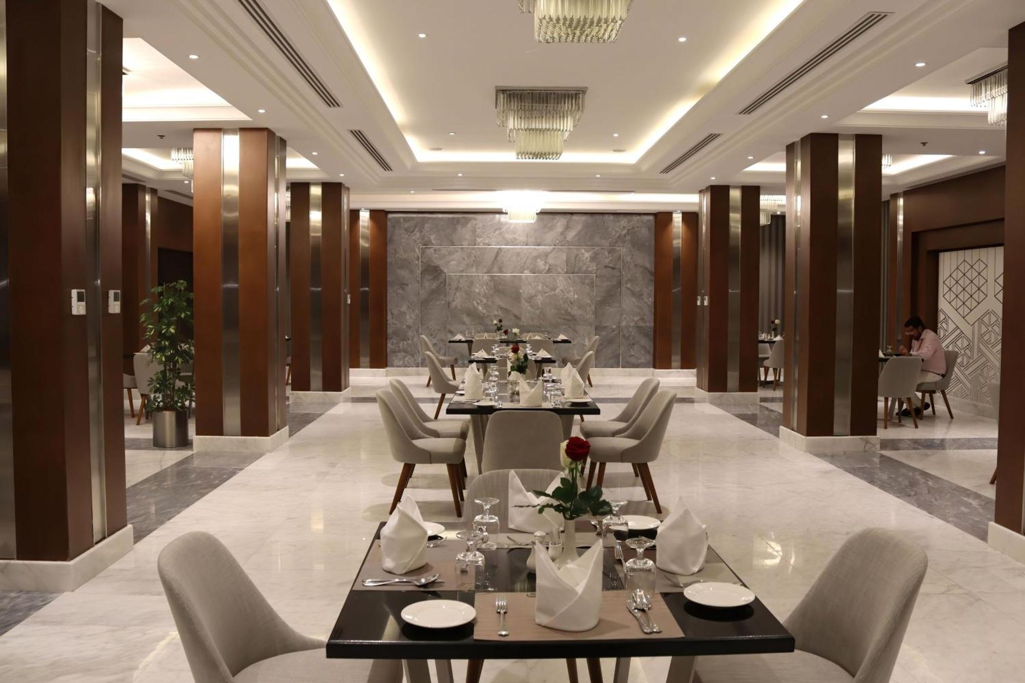 Le Meridien Medina Buitenkant foto The restaurant