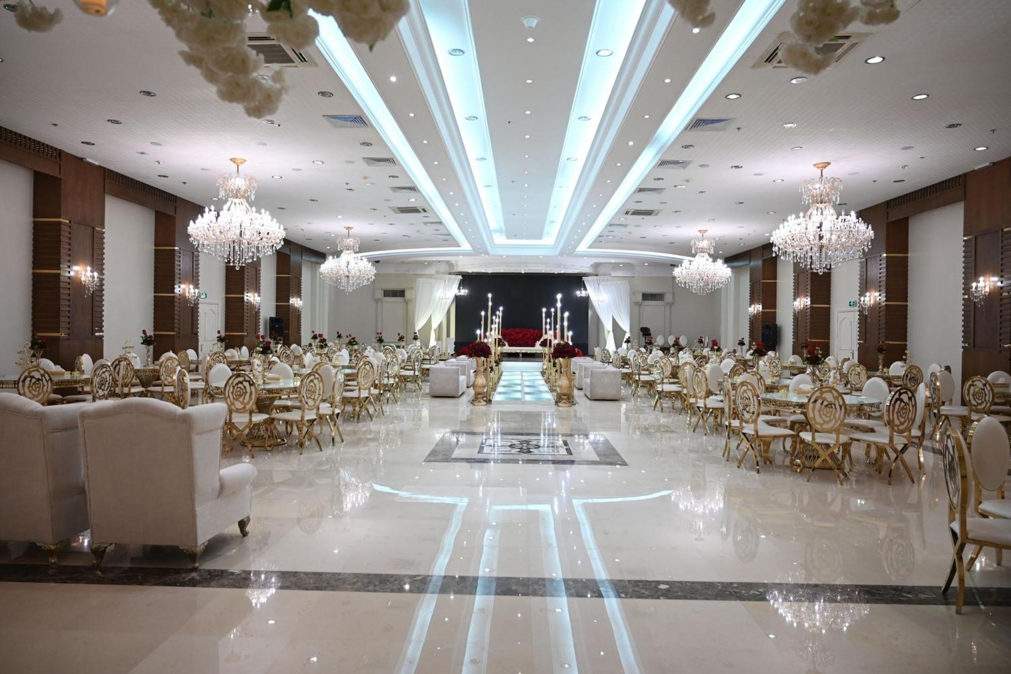 Le Meridien Medina Buitenkant foto A wedding hall in Cairo, Egypt