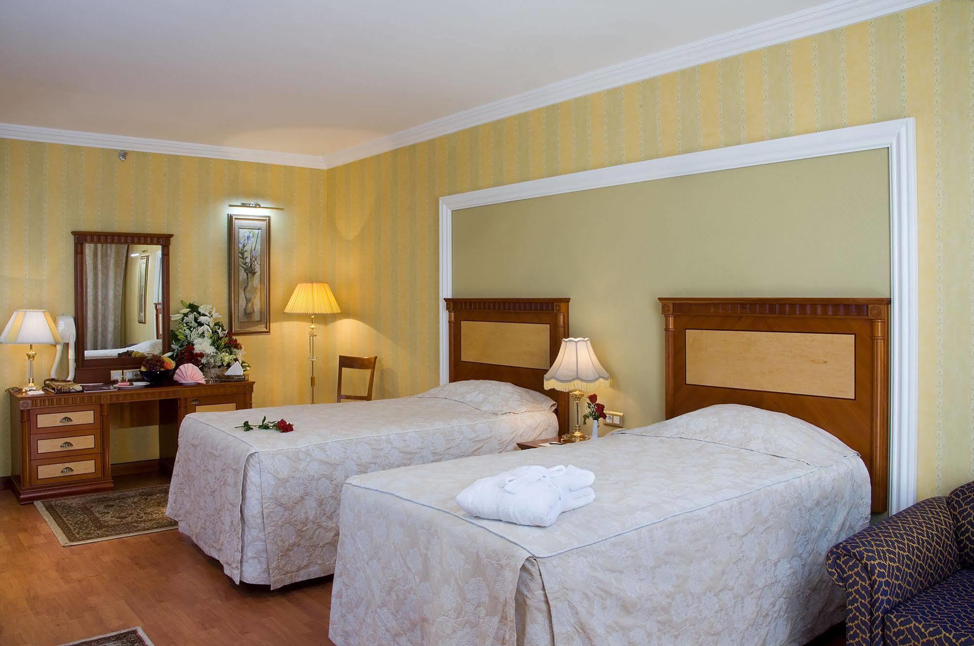 Le Meridien Medina Buitenkant foto A room at the hotel